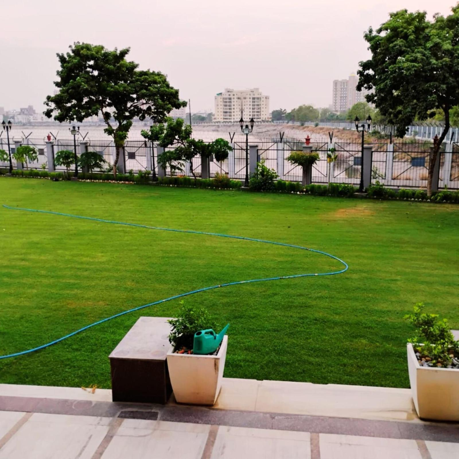 Hotel Lake View Grand Lucknow Ngoại thất bức ảnh