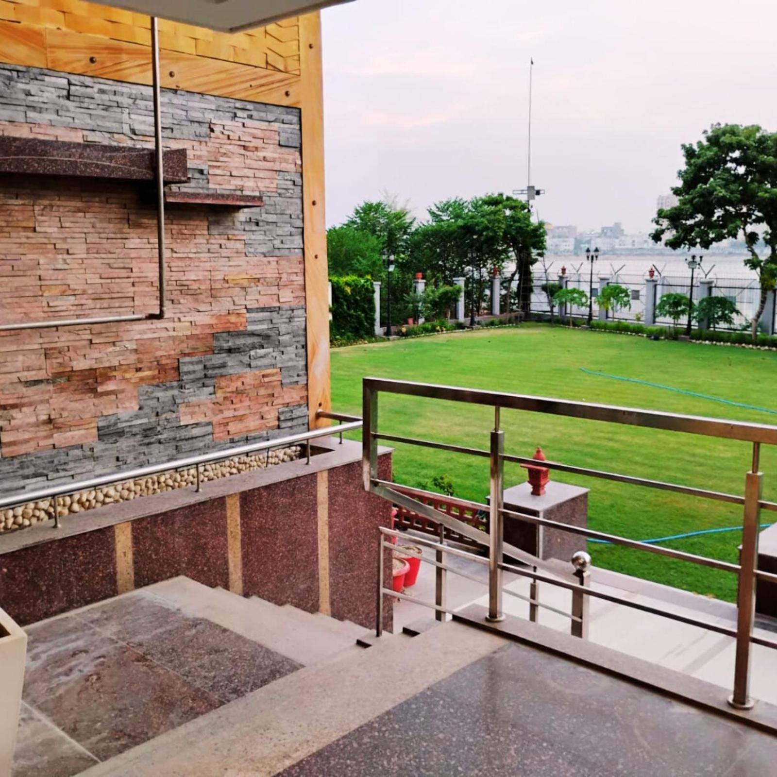 Hotel Lake View Grand Lucknow Ngoại thất bức ảnh