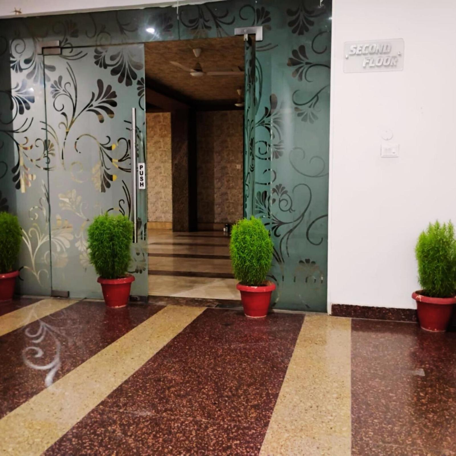 Hotel Lake View Grand Lucknow Ngoại thất bức ảnh