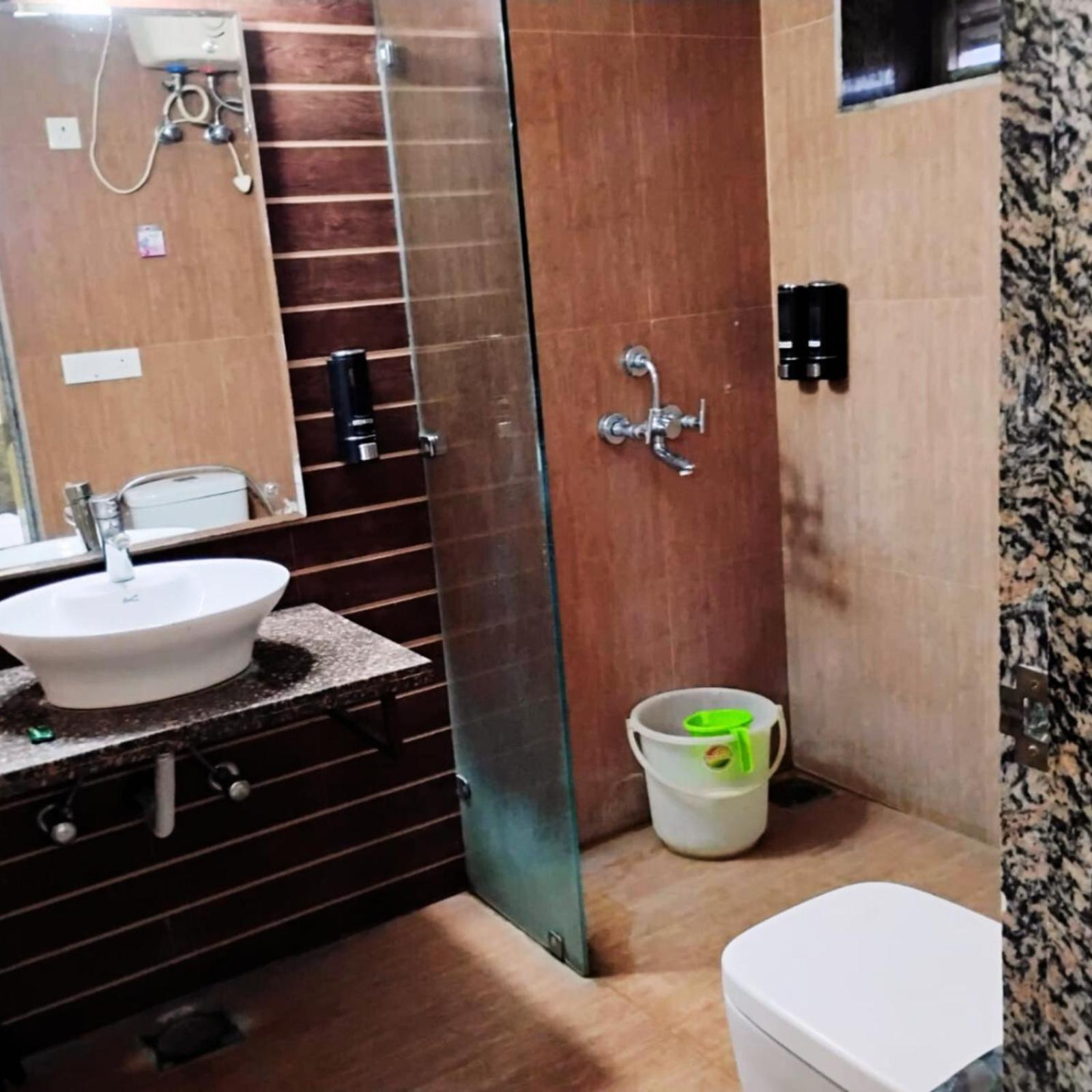 Hotel Lake View Grand Lucknow Ngoại thất bức ảnh
