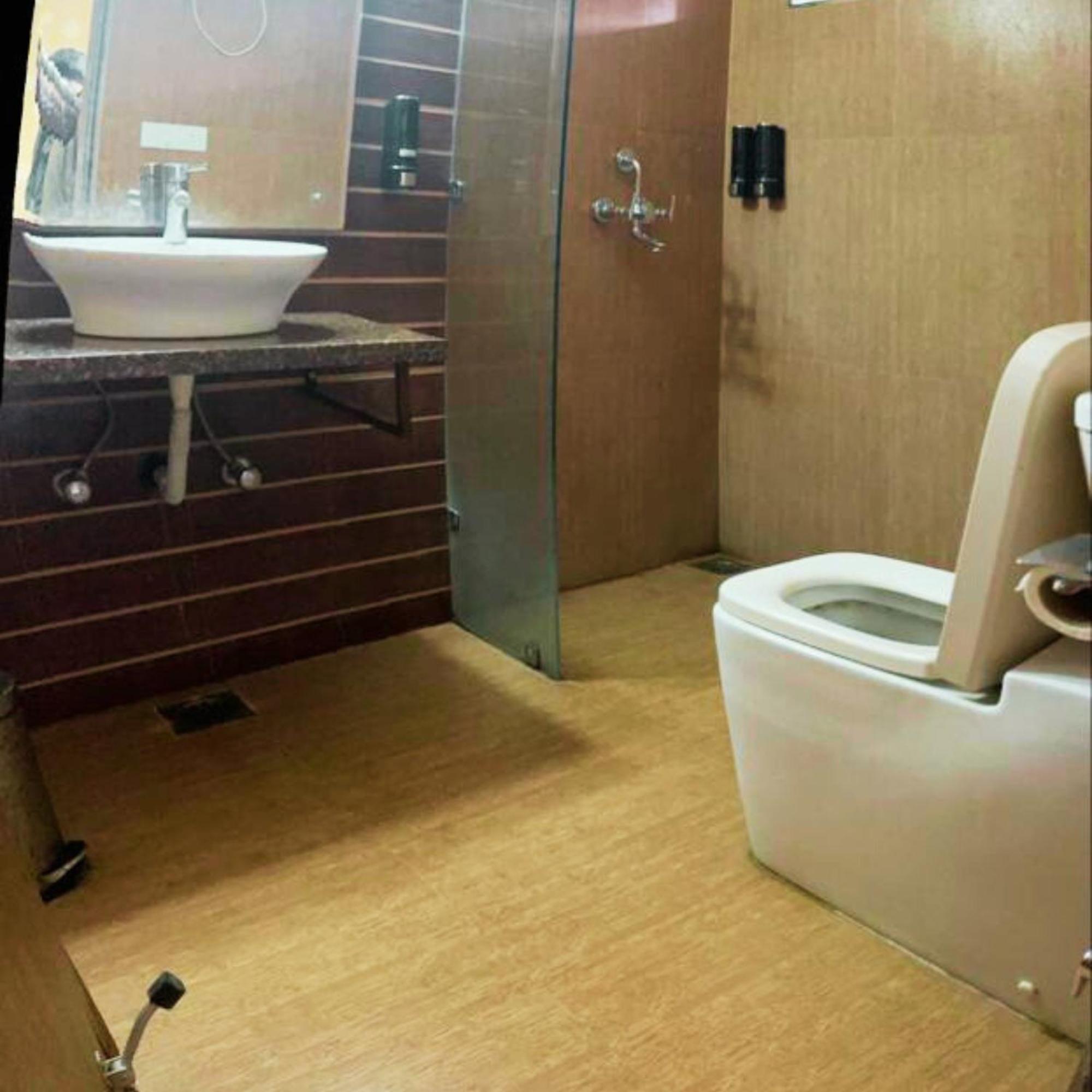 Hotel Lake View Grand Lucknow Ngoại thất bức ảnh