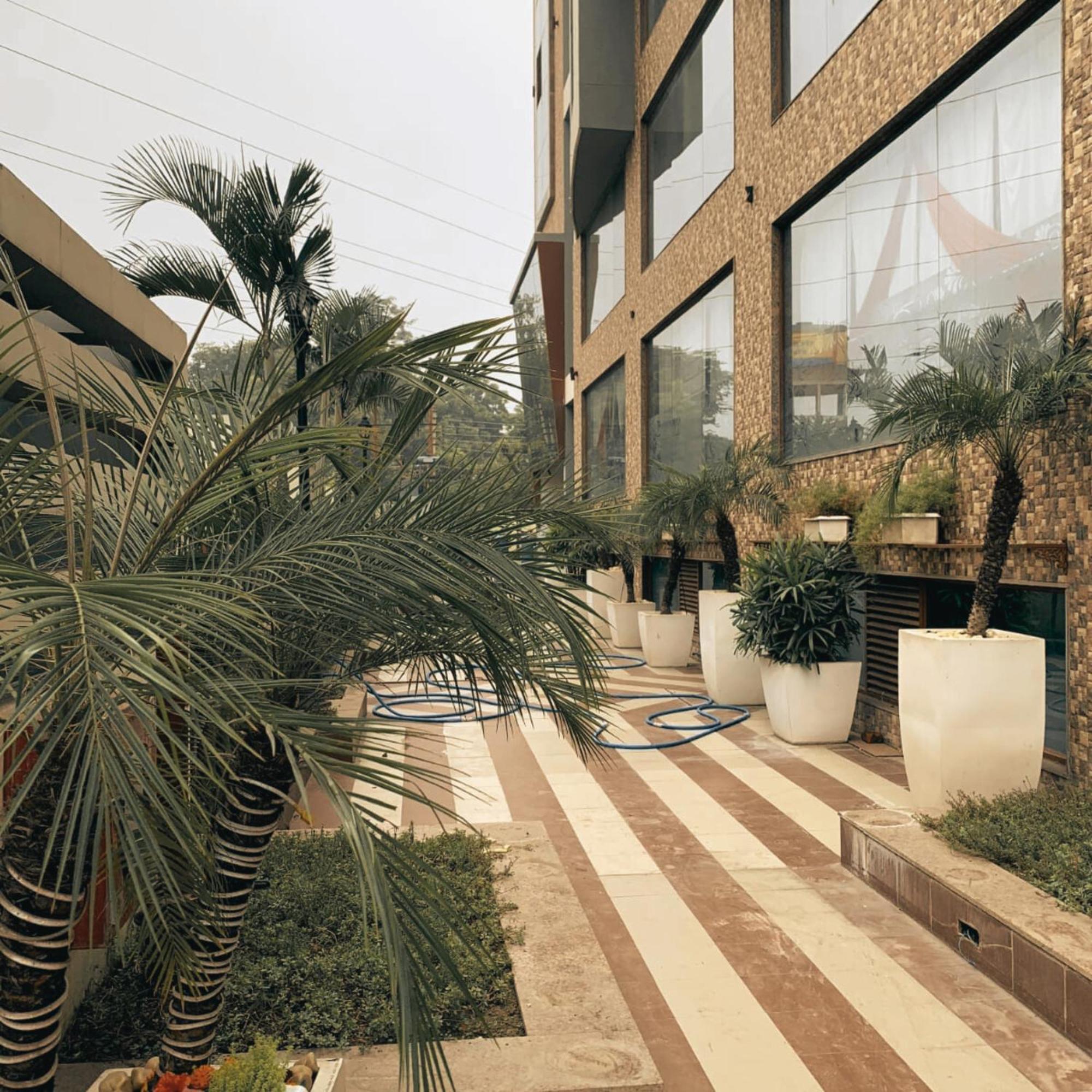 Hotel Lake View Grand Lucknow Ngoại thất bức ảnh