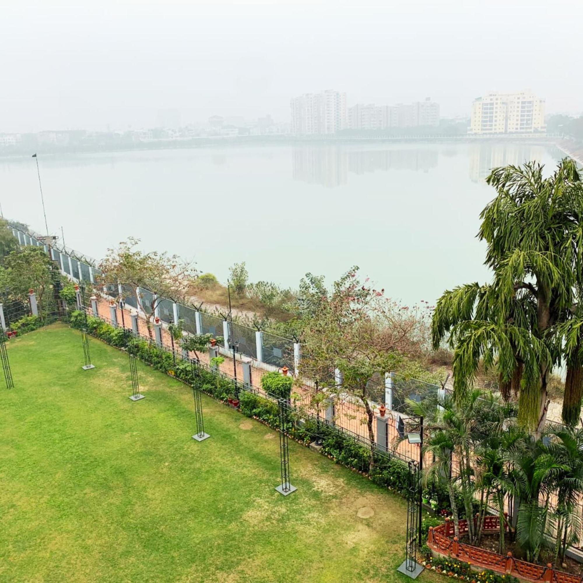 Hotel Lake View Grand Lucknow Ngoại thất bức ảnh