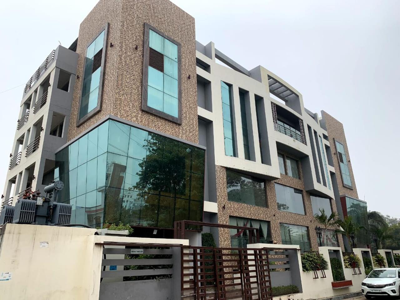 Hotel Lake View Grand Lucknow Ngoại thất bức ảnh