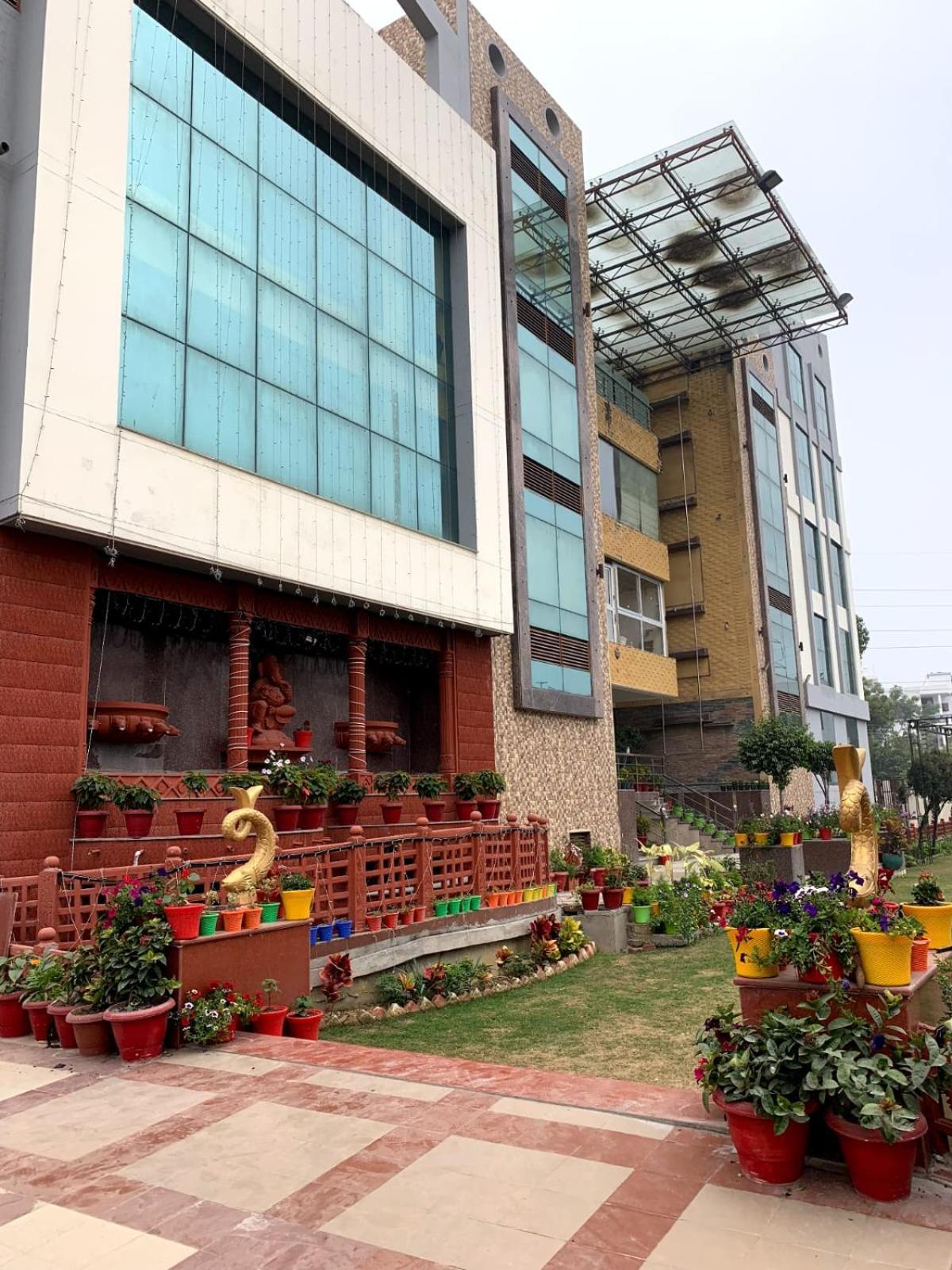Hotel Lake View Grand Lucknow Ngoại thất bức ảnh
