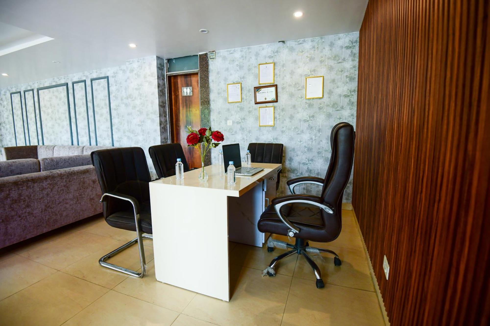 Hotel Lake View Grand Lucknow Ngoại thất bức ảnh