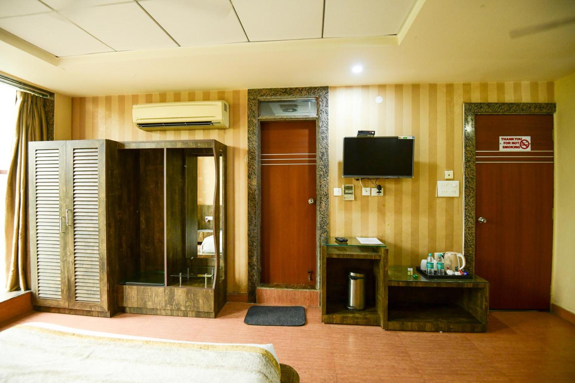 Hotel Lake View Grand Lucknow Ngoại thất bức ảnh